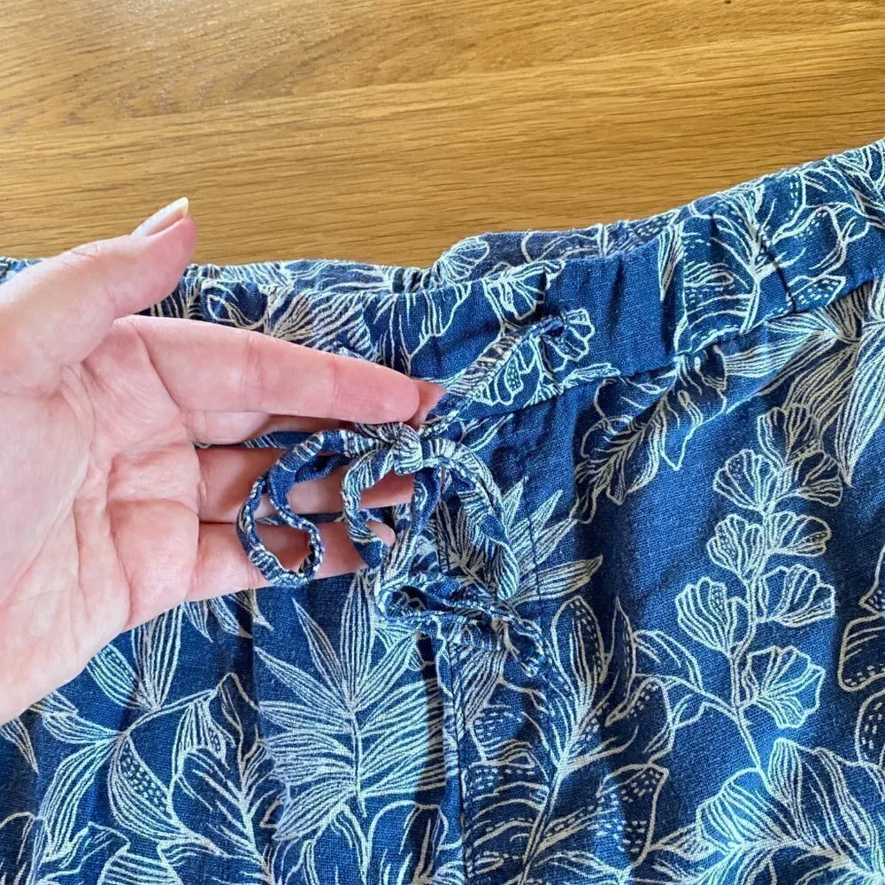 Briggs Women’s Linen Blend Floral Shorts Pockets Navy Blue Tropical Print